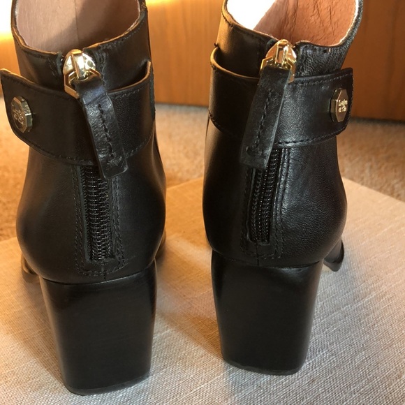 Louise et Cie black leather ankle boots back zip snap strap w logo 7.5 - Picture 2 of 11